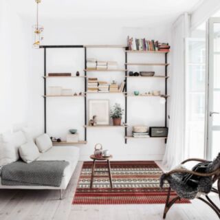 Photo ambiance salon scandinave Tapis Casa rouge