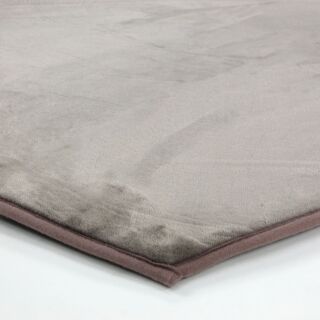 Tapis forme coeur taupe extra doux